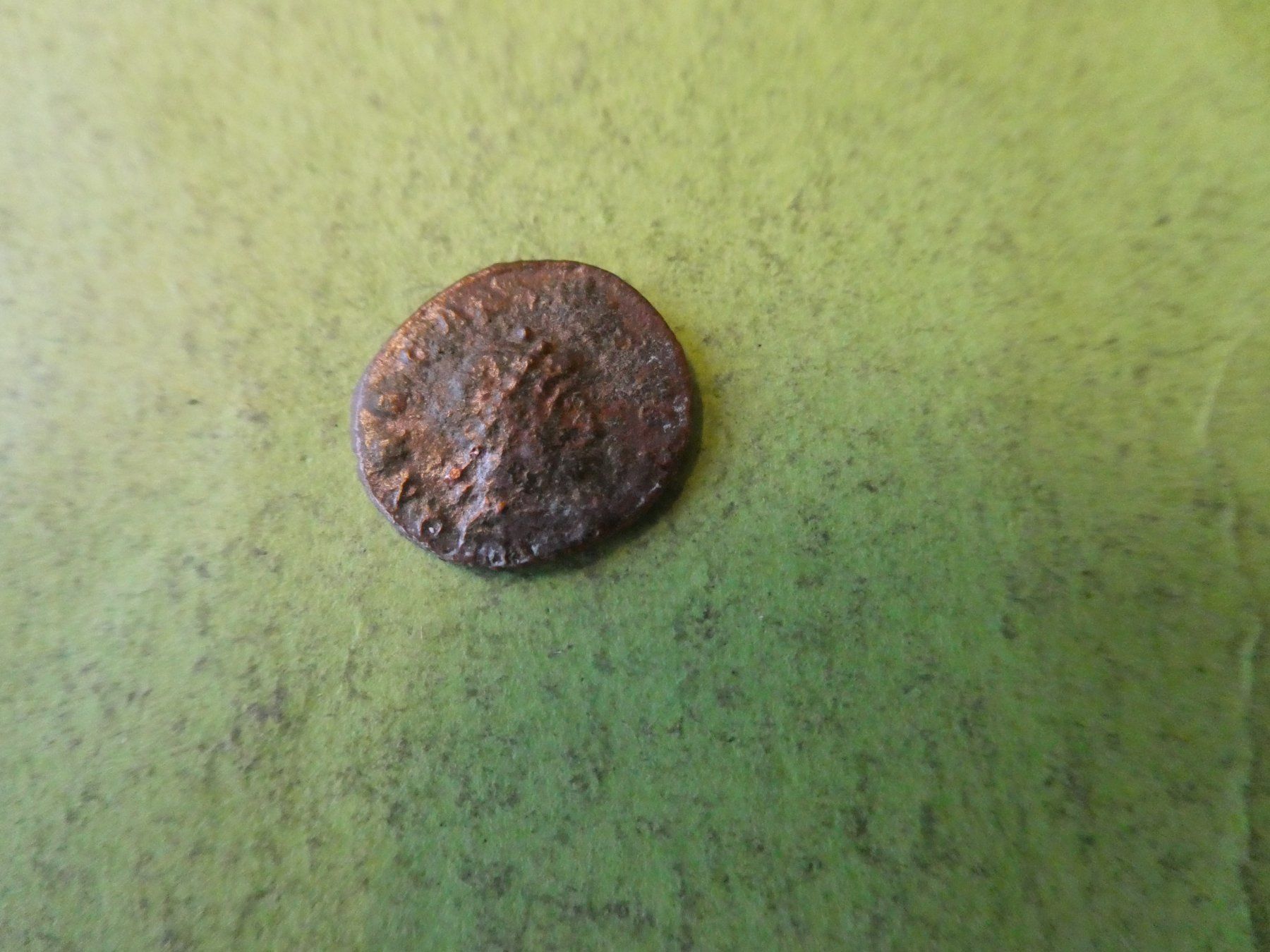 Tutti le monete: uralte Bronzemünze 14 mm     1.15 g – Usato da Hinterforst venduto da Rohusri