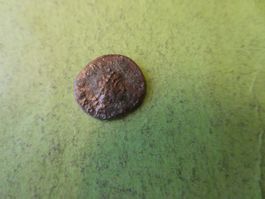 uralte Bronzemünze 14 mm     1.15 g