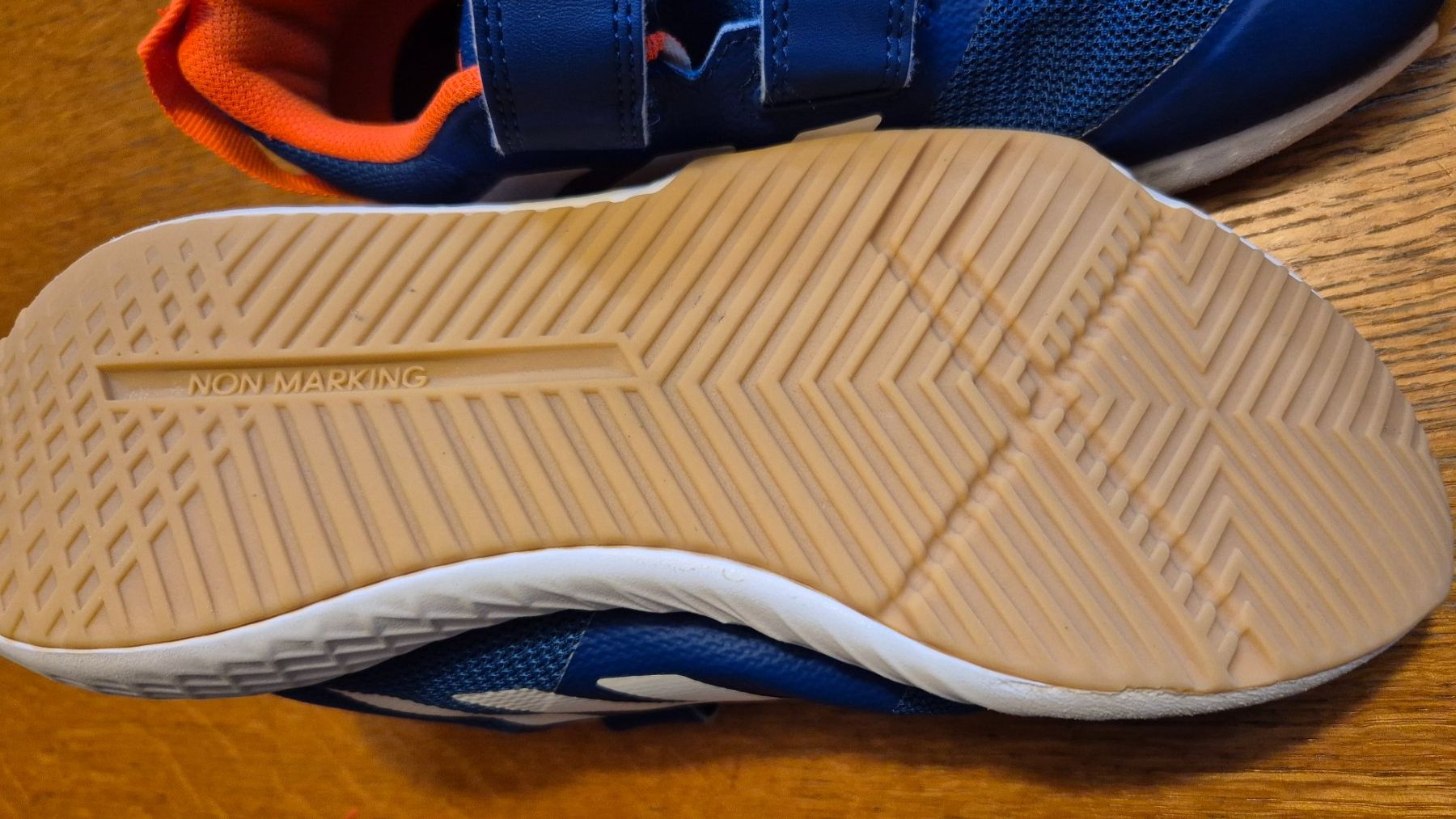 Adidas Schuhe für Jungen: Hallenschuhe Adidas Gr. 38 – Gebraucht aus Adelboden von afkcamper 1