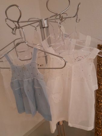 Lot alte Kleider