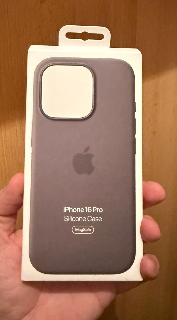 Apple Coques & Protection écran: iPhone 16 Pro - Silicon Case - Color Stone Gray – D'occasion à Moudon par CollectorGeek