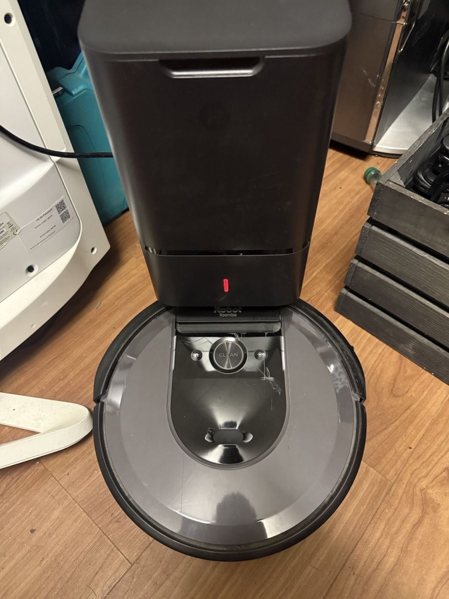 Irobot Aspirapolveri & Accessori: iRobot Roomba i7+ Saugroboter mit Absaugstation - Top! – Usato da Birsfelden venduto da mah_6yvz