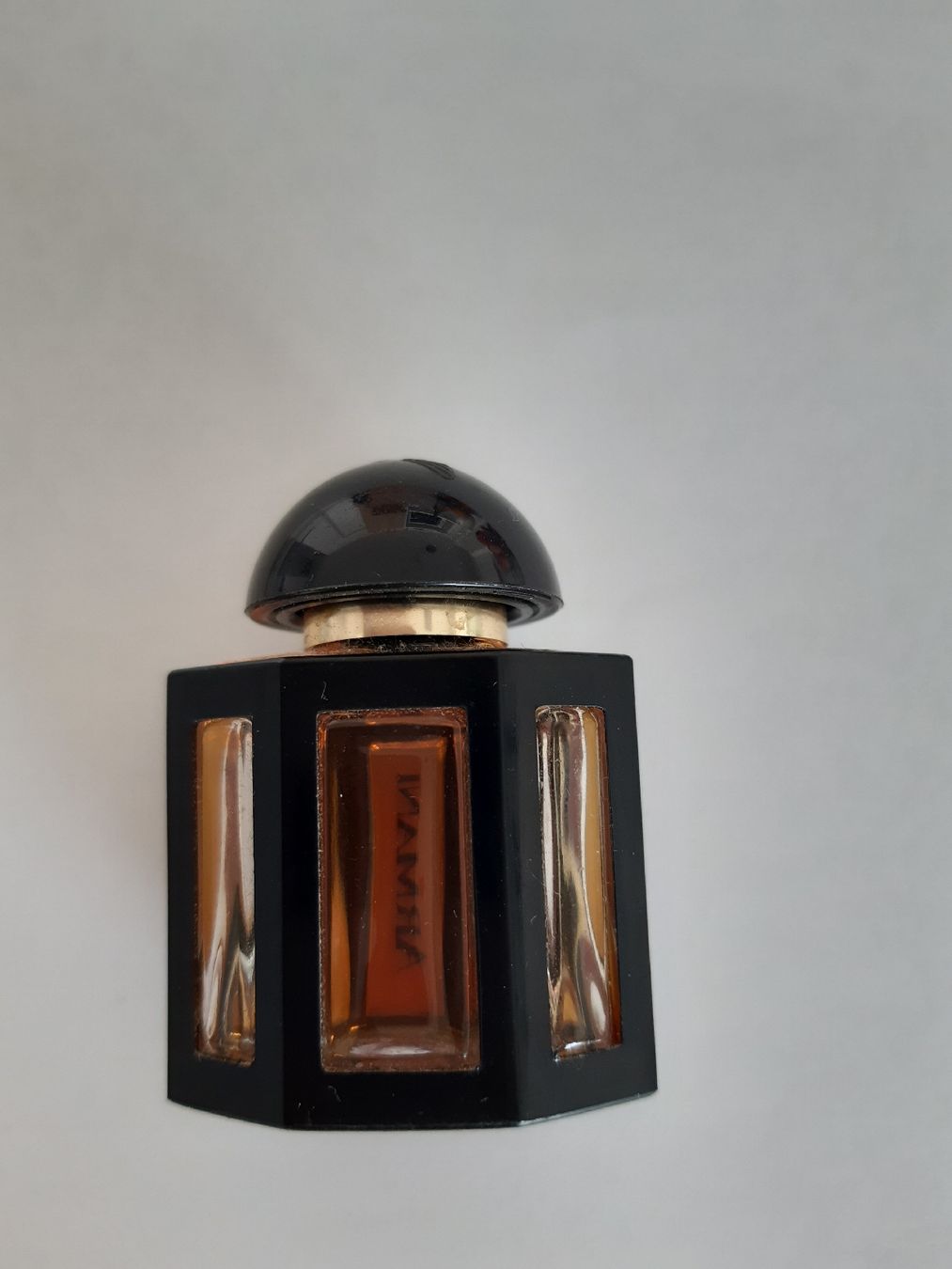 Armani Parfum & Eau de Toilette: Armani vintage Miniatur Parfüm – Gebraucht aus Zollikofen von Holidaymaker