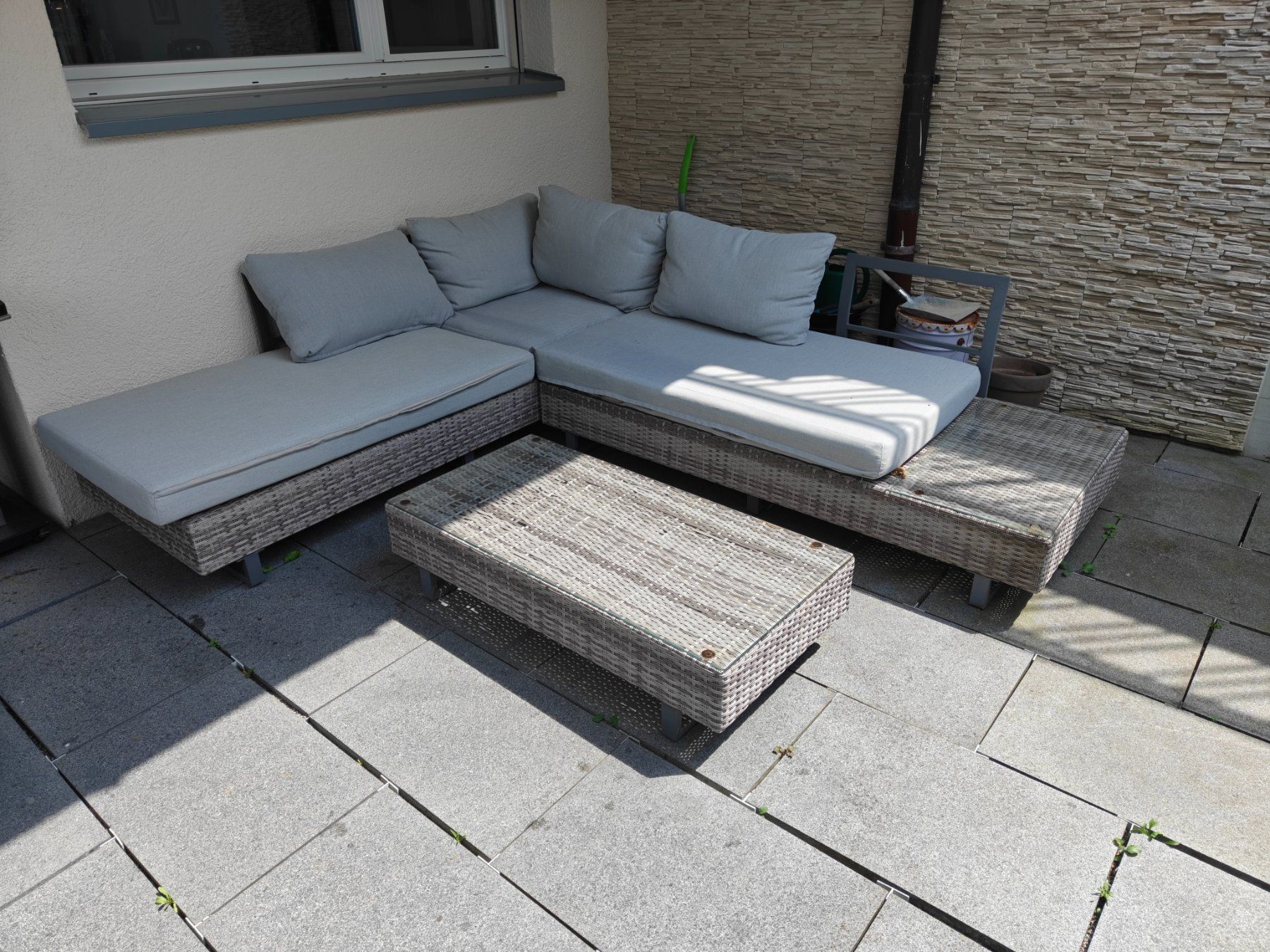 Divani: Gartenlounge Polyrattan inkl. Tisch mit Glasplatte – Usato da Schindellegi venduto da Blade_78