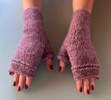 Warme, gestrickte Handstulpen, lila, neu