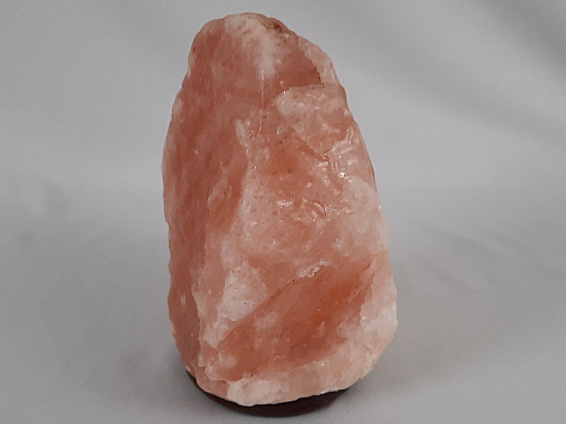 Minerali & Pietre curative: Salzsteinlampe auf einem Holzsockel – Difettoso da Beinwil am See venduto da Restwert_Beinwil 3