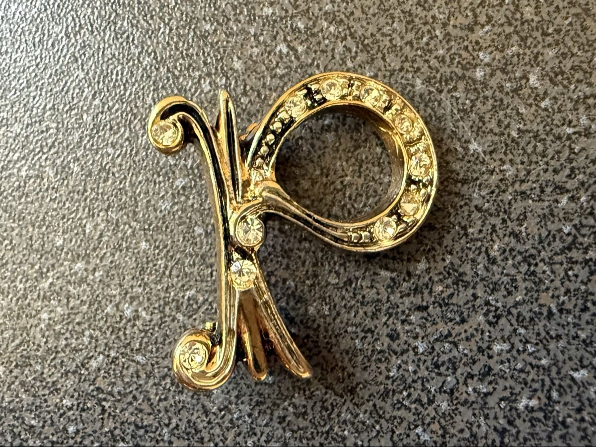 Spille & Fermagli: Vintage-Brosche mit Initiale P goldfarben mit Strass. – Nuovo (secondo la descrizione) da Lamone venduto da LaCantinaMagica