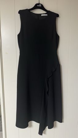 Caractere Kleid schwarz mit Rüschen Grösse 38