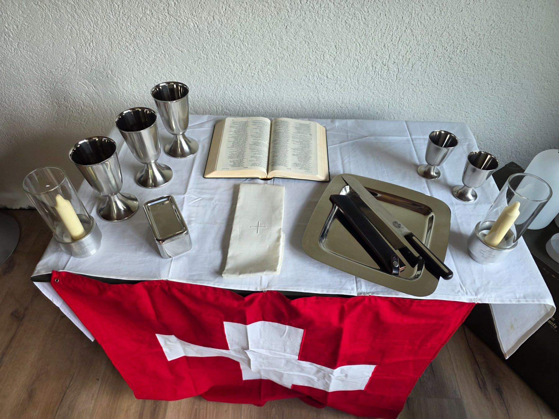 Schweizer Armee Uniformen: CH Armee Uniform Priester / Armeeseelsorger mit Feldaltar – Gebraucht aus Obermumpf von oiskypoisky 7