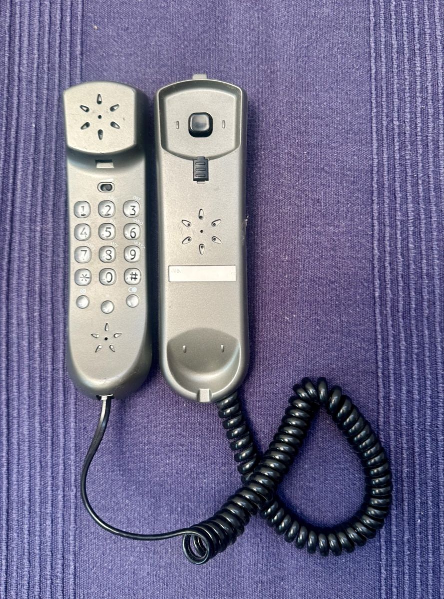 Switel Telefoni: Kompaktes Fixnetz-Telefon – Usato da Oberwil b. Zug venduto da Putincanin