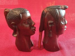 Paar afrikanische Holzbüsten (H 15.5cm) – Massai Handarbeit