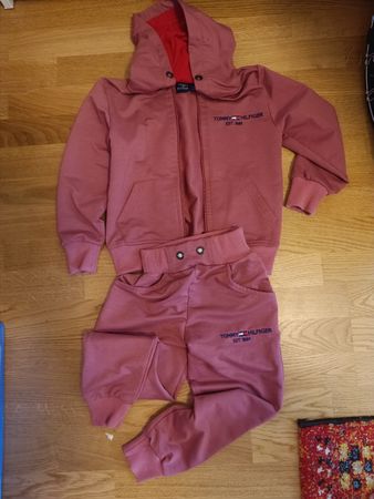 Kinder Jogginganzug Tommy Hilfiger grösse 116 guter Zustand