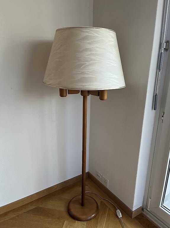 Lampes: Stehlampe Holz – D'occasion à Bern par arm_zdt6