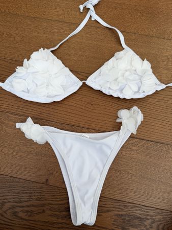 Weisser Bikini mit Blumen - Grösse M - Sommer ☀️
