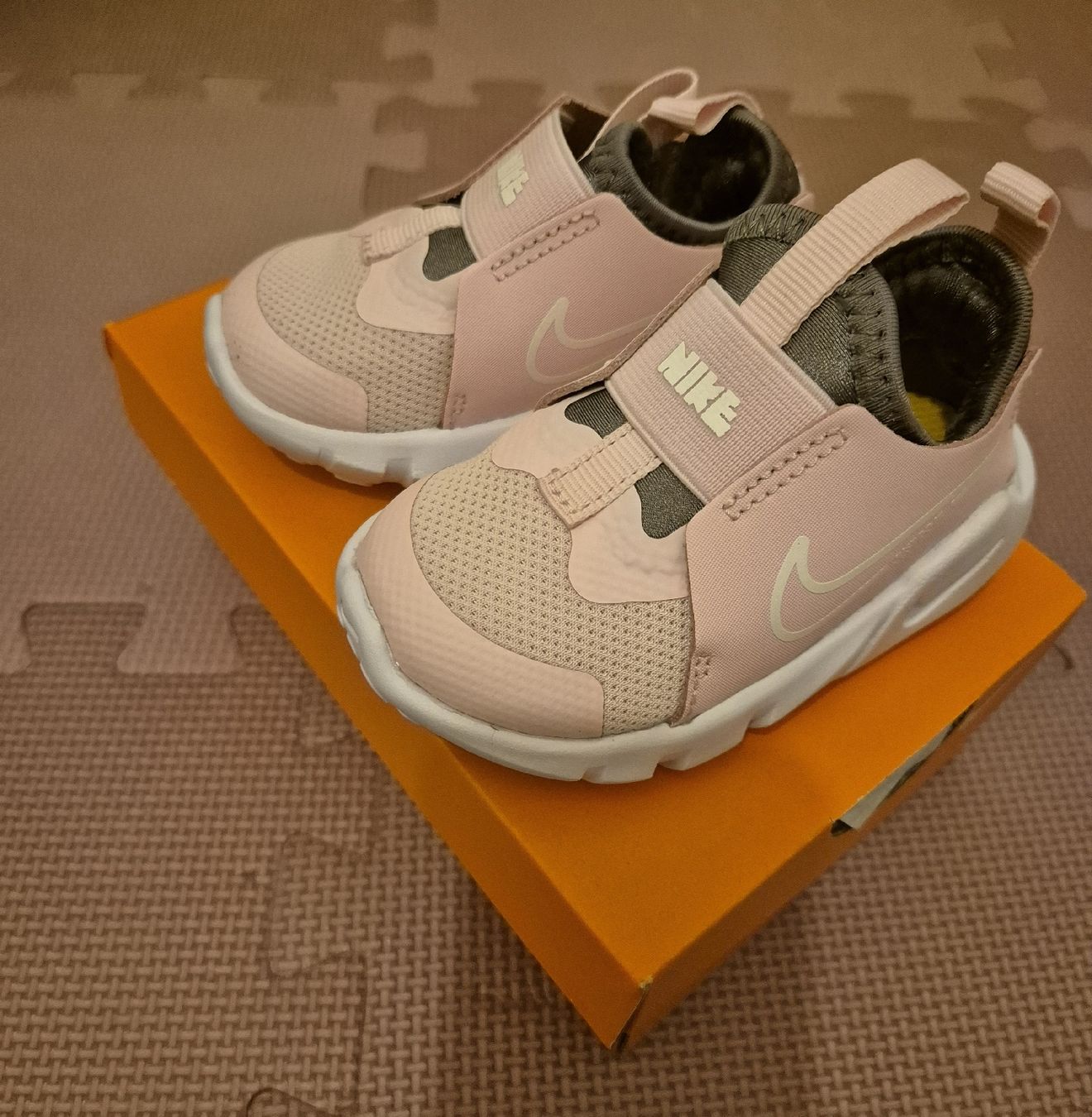 Nike Scarpe per ragazze: NEU Gr. 19.5 - Nike Flex Runner 2 – Nuovo e nell'imballaggio originale da Villars-sur-Glâne venduto da Thalimey