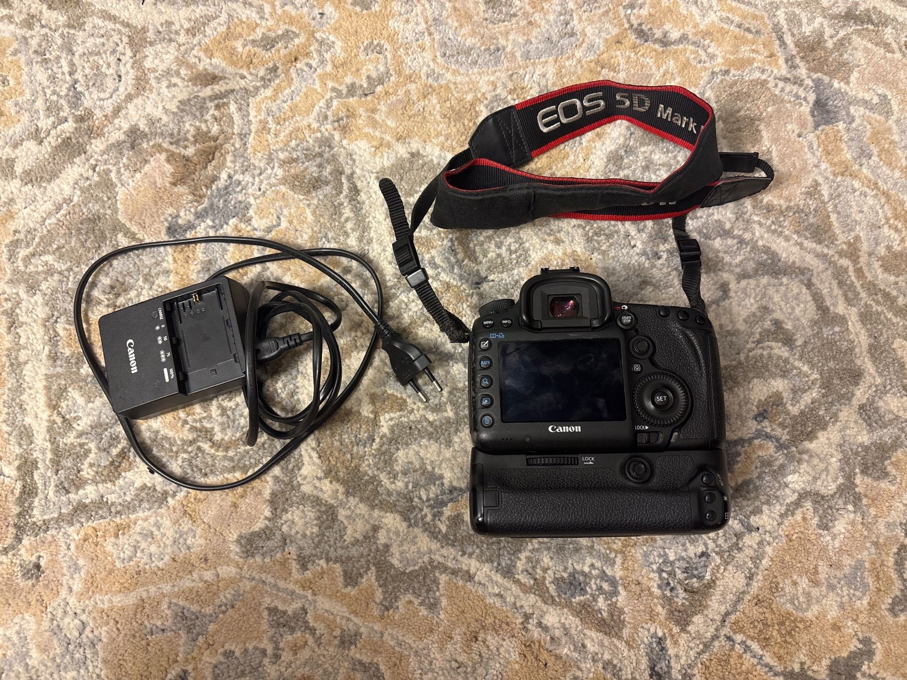 Canon Fotocamera: Canon EOS 5D mit Akku und Ladegerät – Usato da Azmoos venduto da jam_h256