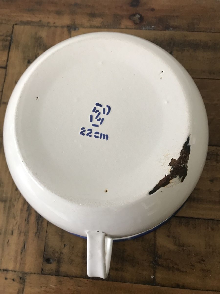 Pentole: Alter Emaille Nachttopf – Usato da Rapperswil SG venduto da cosiba01 3