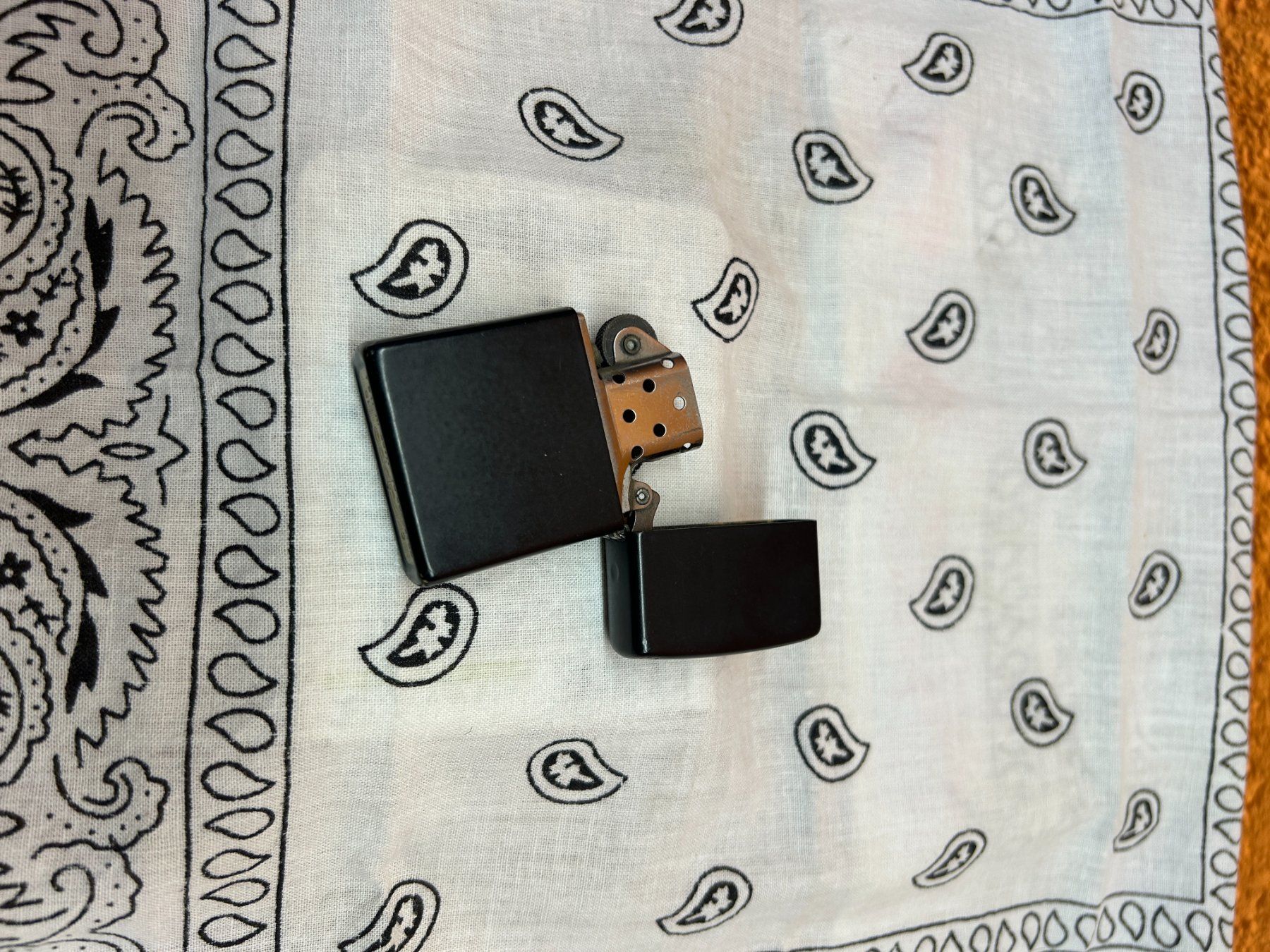 Zippo Briquets: Zippo « Peace » - noir – D'occasion à Soyhières par Maponos 2