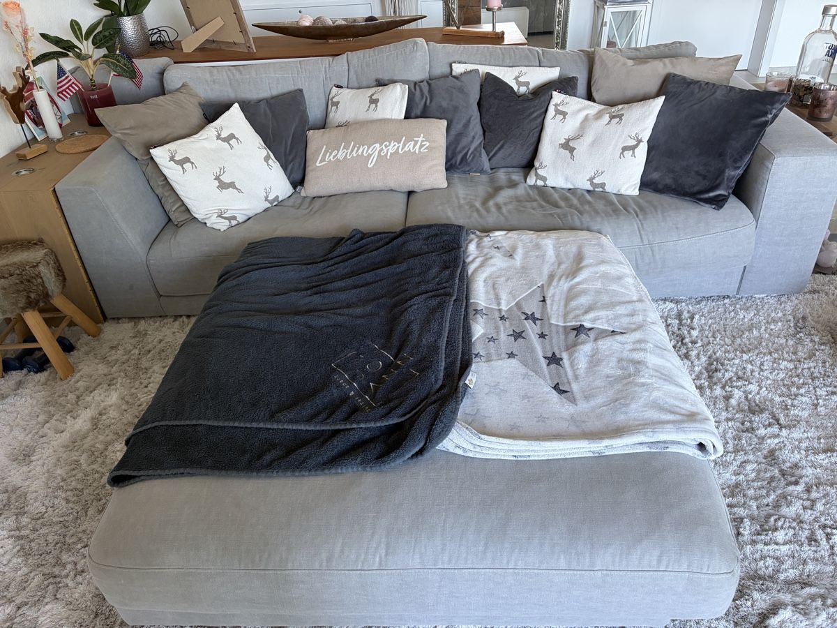 Divani: Sofa grau mit Hocker von Schubiger Möbel – Usato da Gempenach venduto da Walalala 1