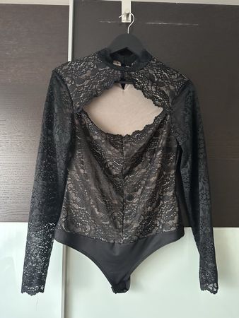 Damen Body schwarz mit Spitze Langarm guter Zustand