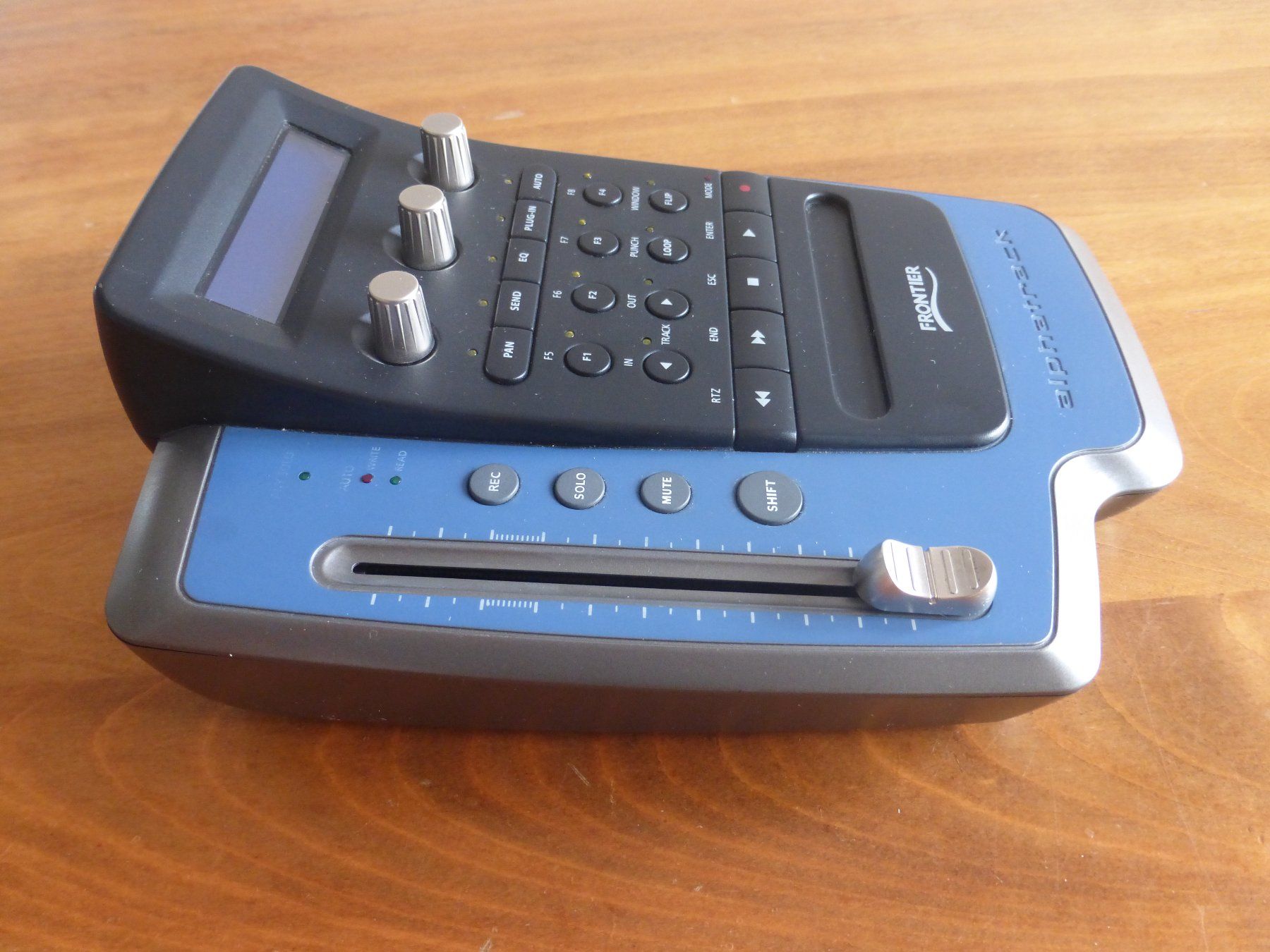 Sistema di controllo: Frontier Alphatrack DAW Controller – Usato da Zumikon venduto da psisound 3
