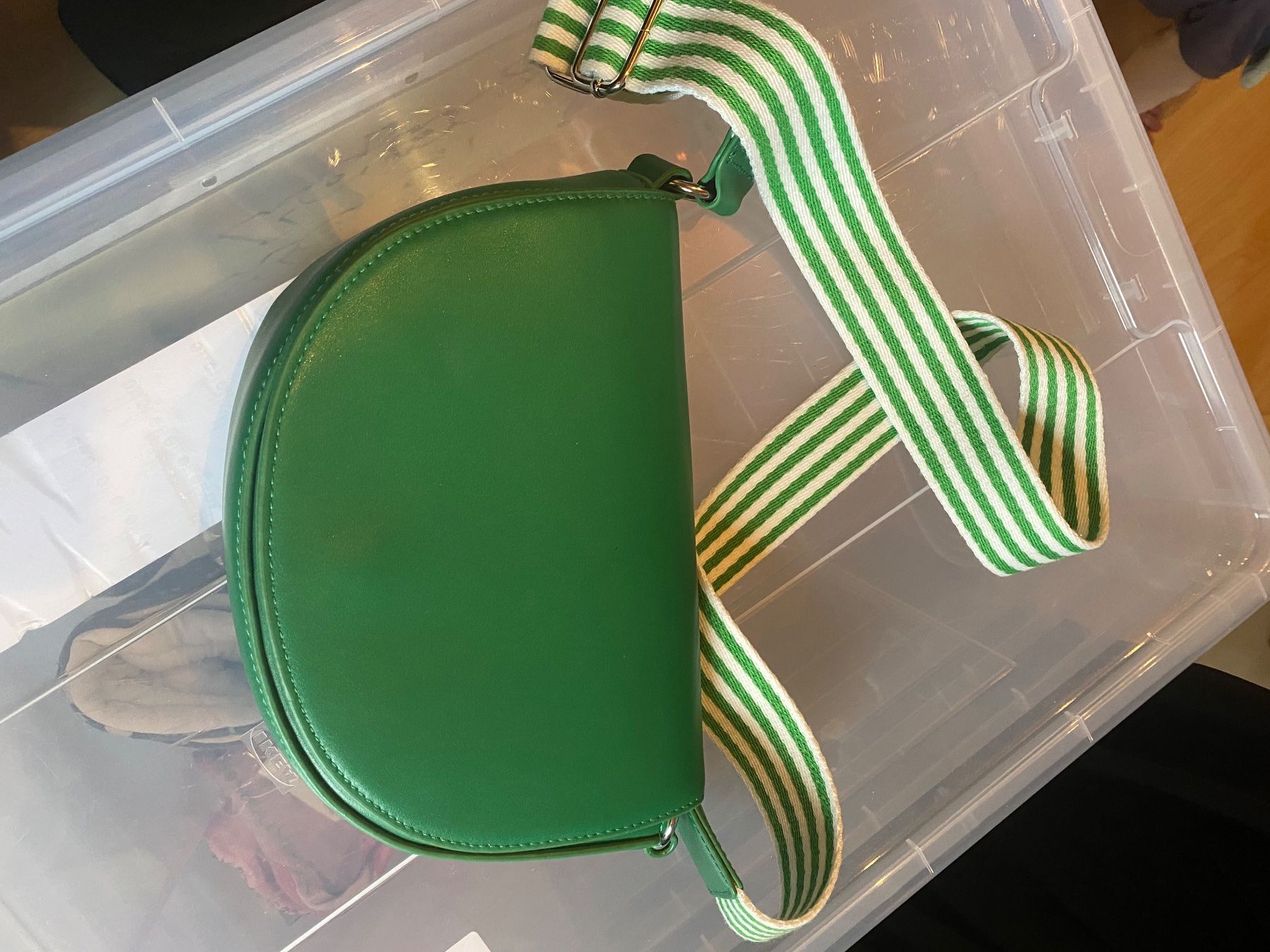 Borse da donna: Grüne Umhängetasche, 19x13cm – Nuovo (secondo la descrizione) da Edlibach venduto da Kiwi610 1
