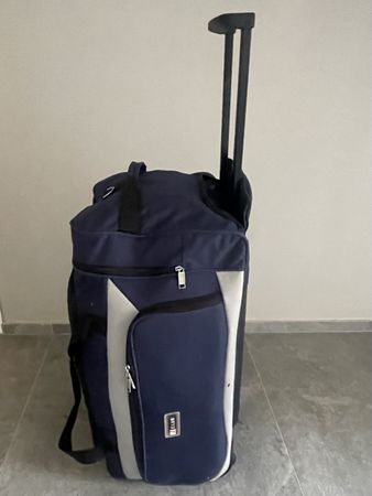 Grosse Reisetasche mit Rollen, dunkelblau