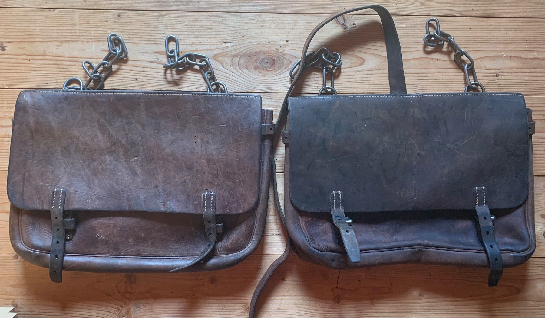Schweizer Armee Borse: 2 Ledertaschen zu Bastsattel der CH Armee – Usato da Goldingen venduto da Bergler012