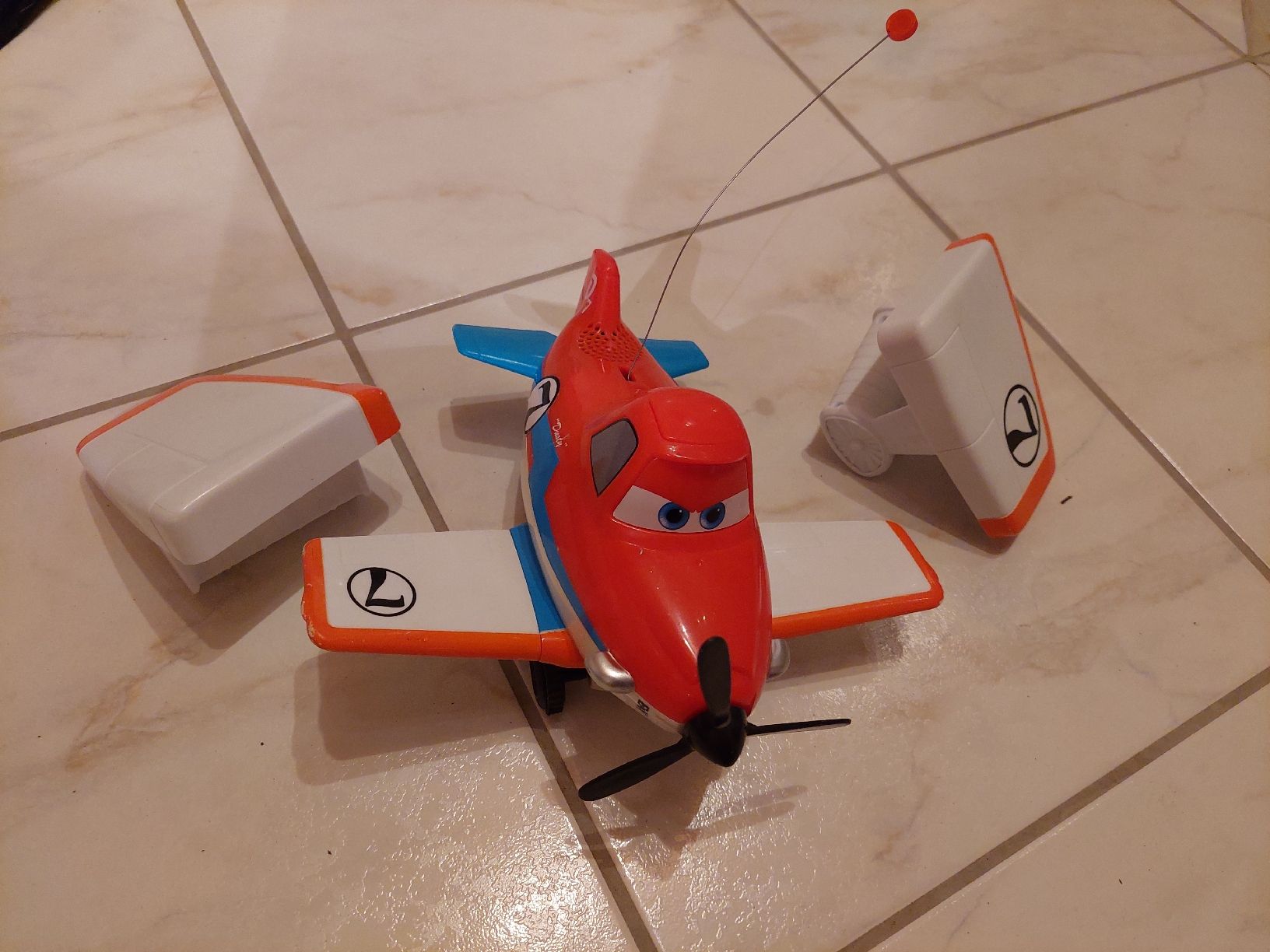 Modellismo RC: Avion télécommandé Planes – Usato da Courtelary venduto da Chauvesouris