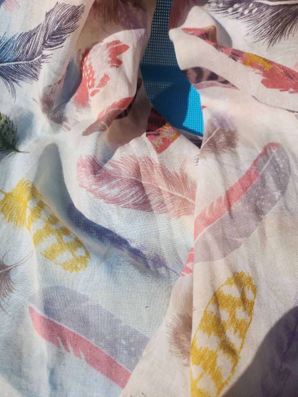 Foulard & Sciarpe: Leichter Sommerschal mit Feder-Print – Usato da Forch venduto da ang_bhq6 1
