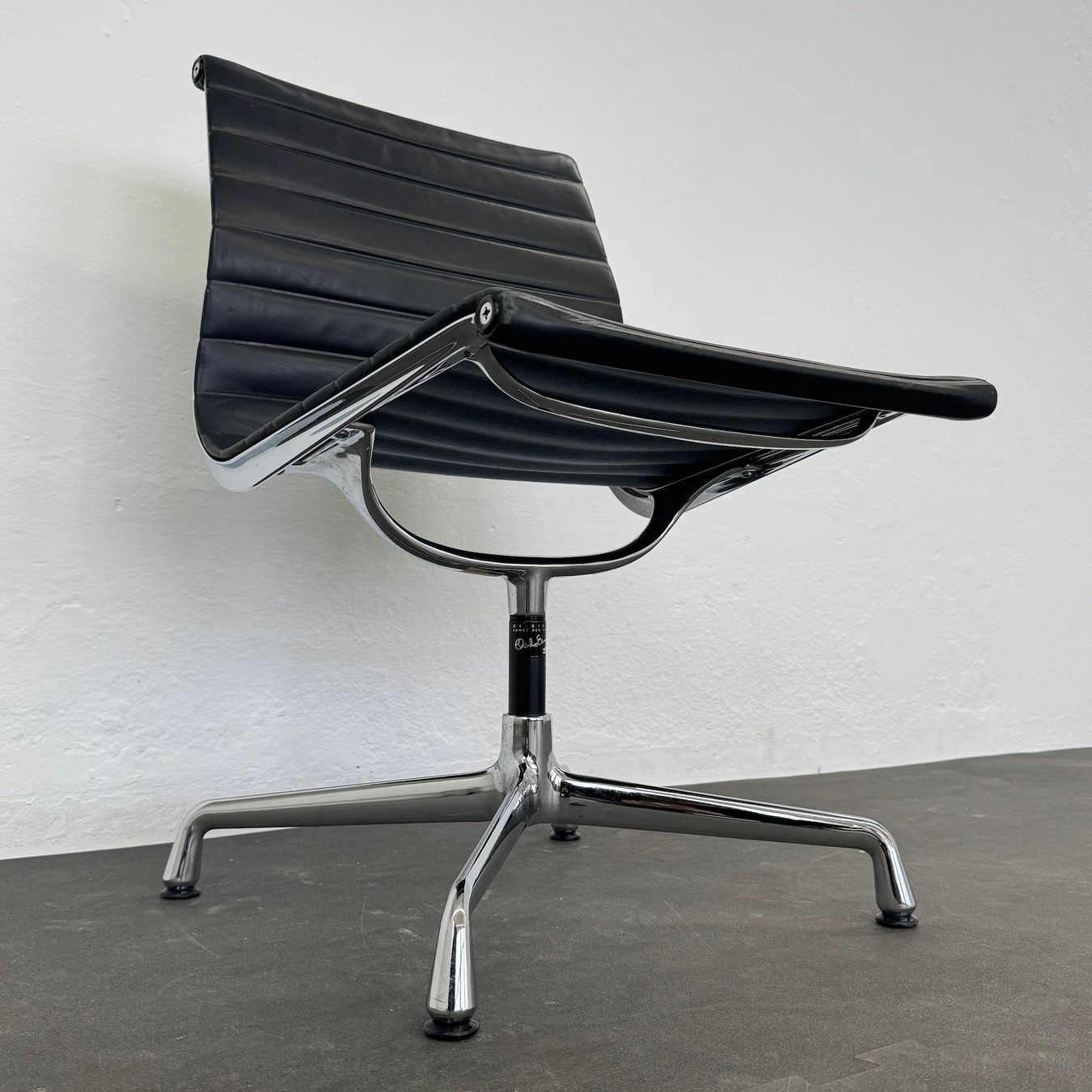Sedie: Vitra Eames Alu Chair EA106 Leder – Usato da Schönenwerd venduto da mcofficeshop 5