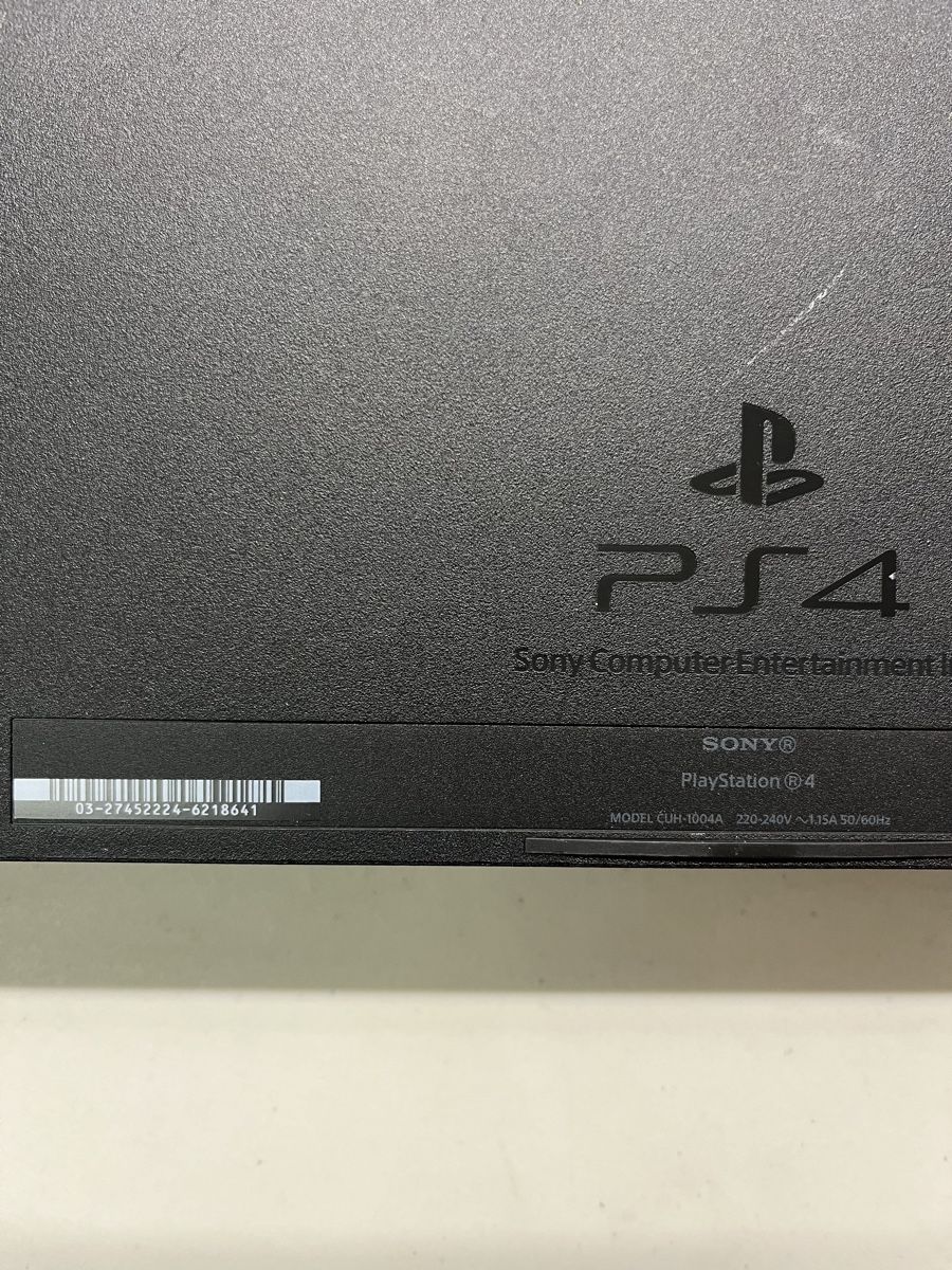 Sony Console: Sony PS4 Konsole 400 GB mit 2 Controller und Kabeln – Usato da Thalwil venduto da ranx 3