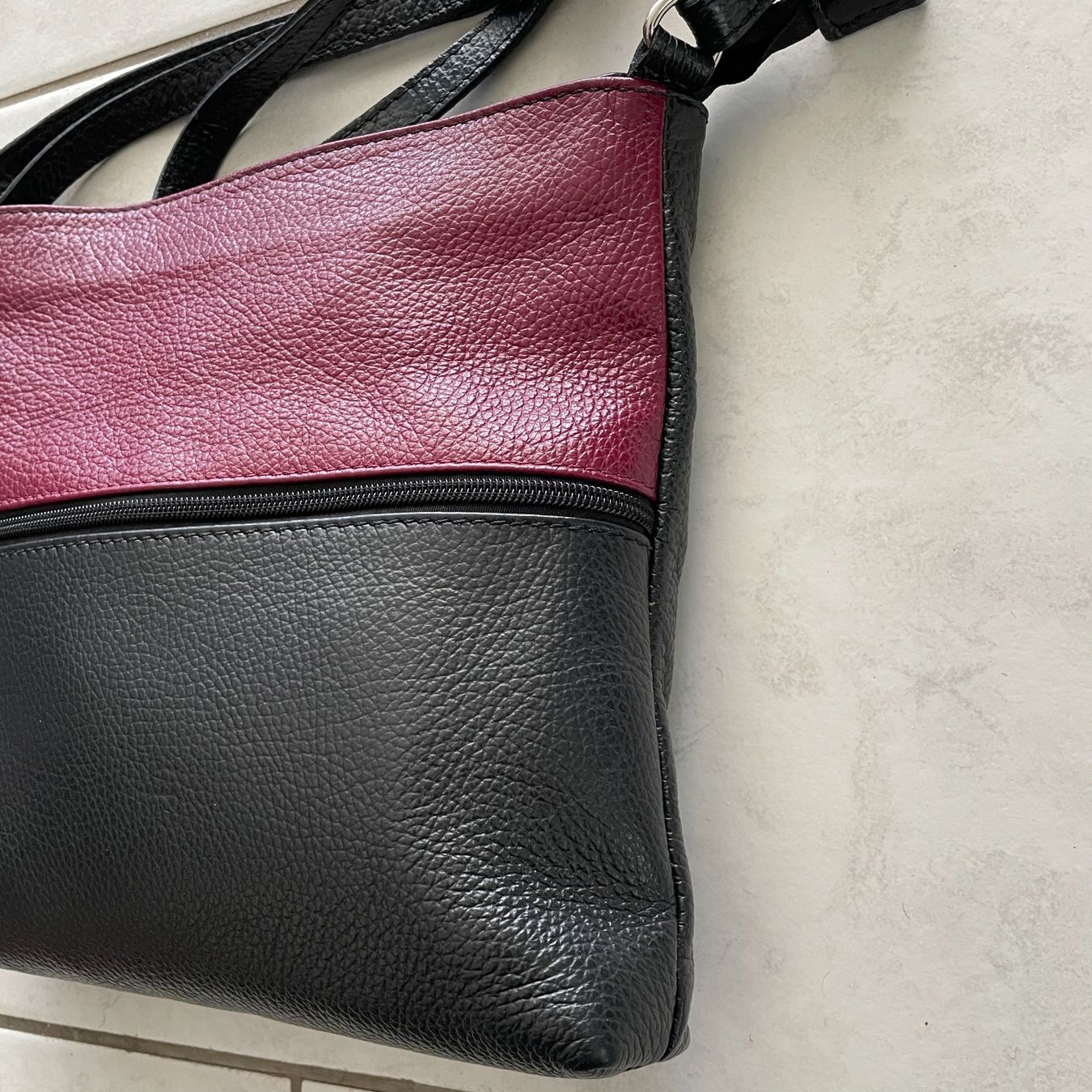 Taschen für Damen: Umhängetasche aus Leder – Gebraucht aus Biberist von Maxime543 1