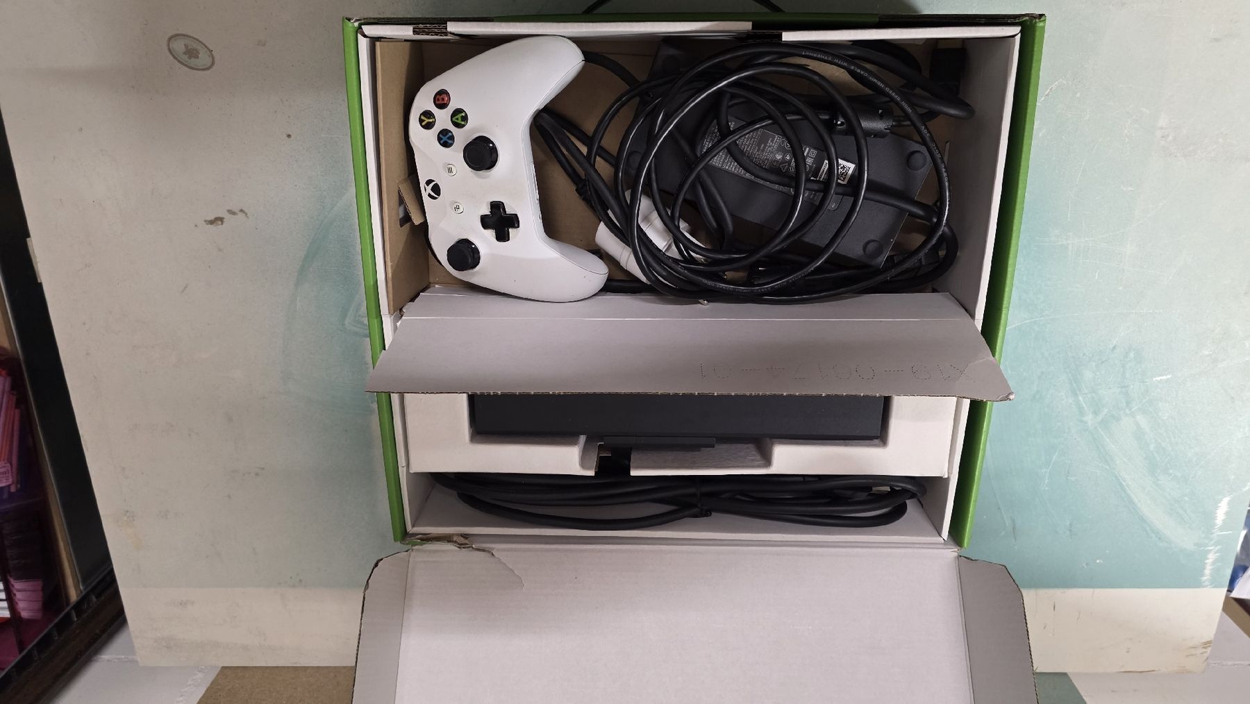 XBox One mit Kinect und Zubehör. (Gebraucht) in Winterthur für CHF 50 ...