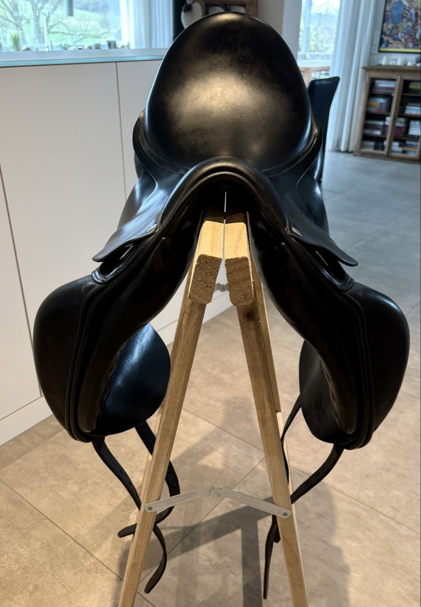 Selle & Accessori: Amerigo Dressur Sattel – Usato da Däniken SO venduto da StuderSarah 2