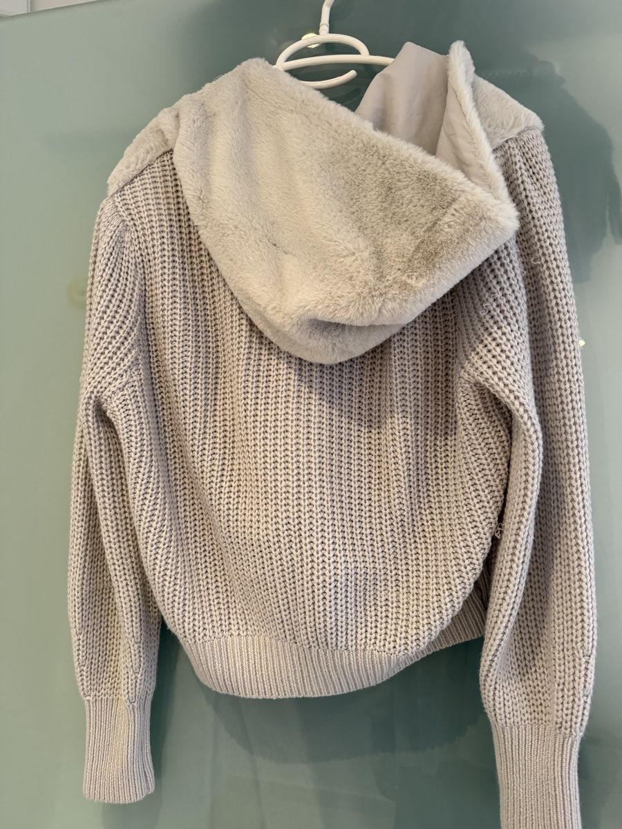Monari Giacche: Monari Strickjacke mit Fellbesatz – Usato da Wollerau venduto da emelyvalerie 4