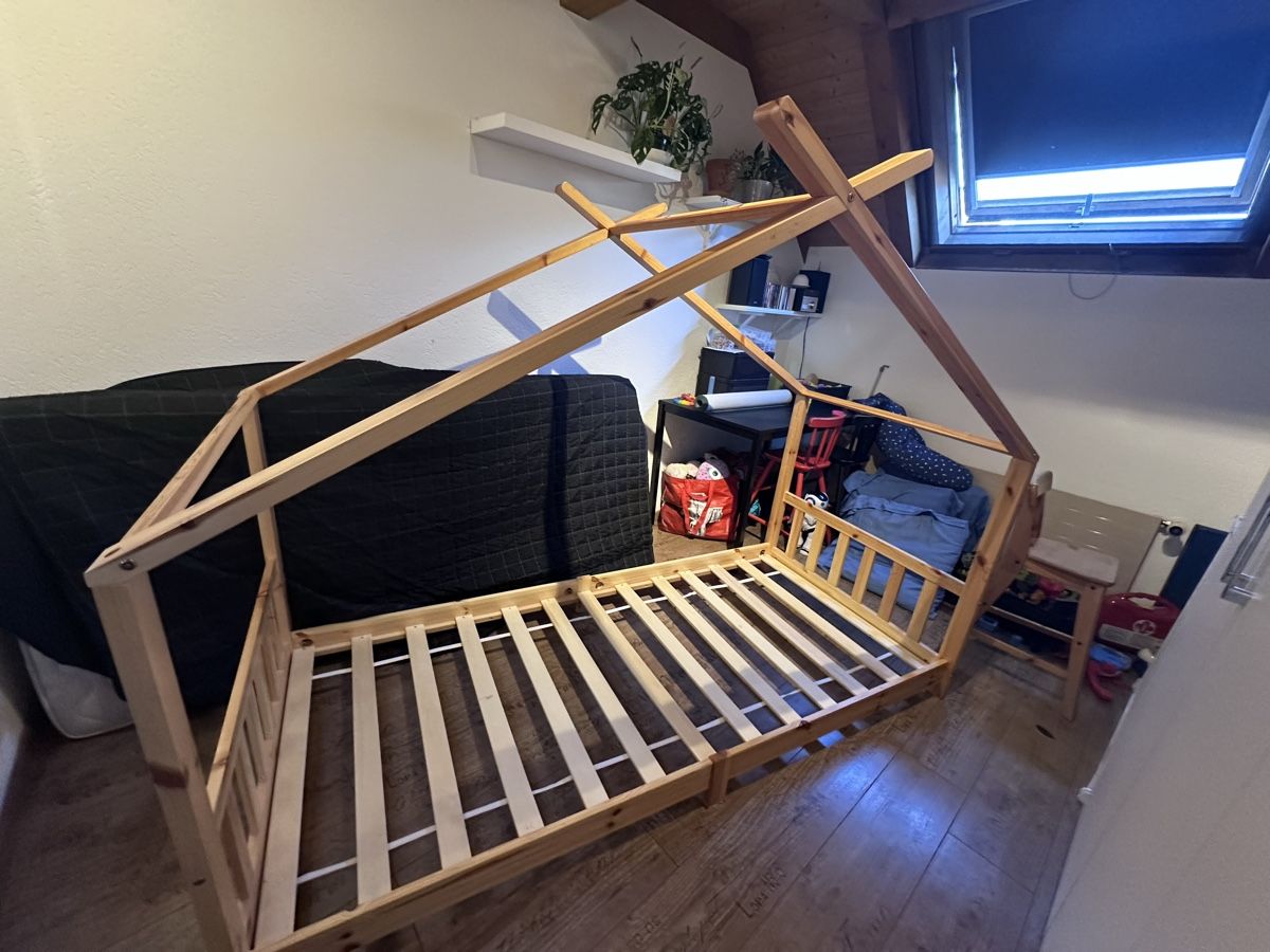 Betten: Kinderbett/ Hausbett   – Gebraucht aus Muri AG von any010