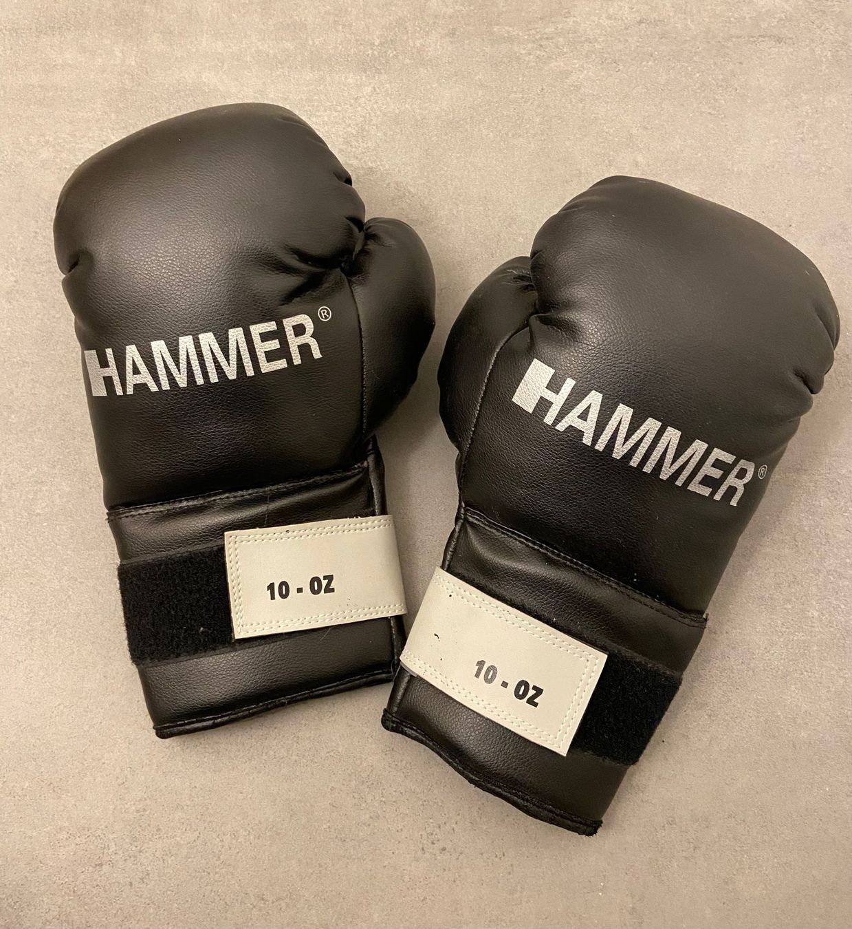 Altri accessori da uomo: Schwarze Hammer Boxhandschuhe, Grösse 10 OZ, gebraucht – Usato da Steffisburg venduto da brasilien81