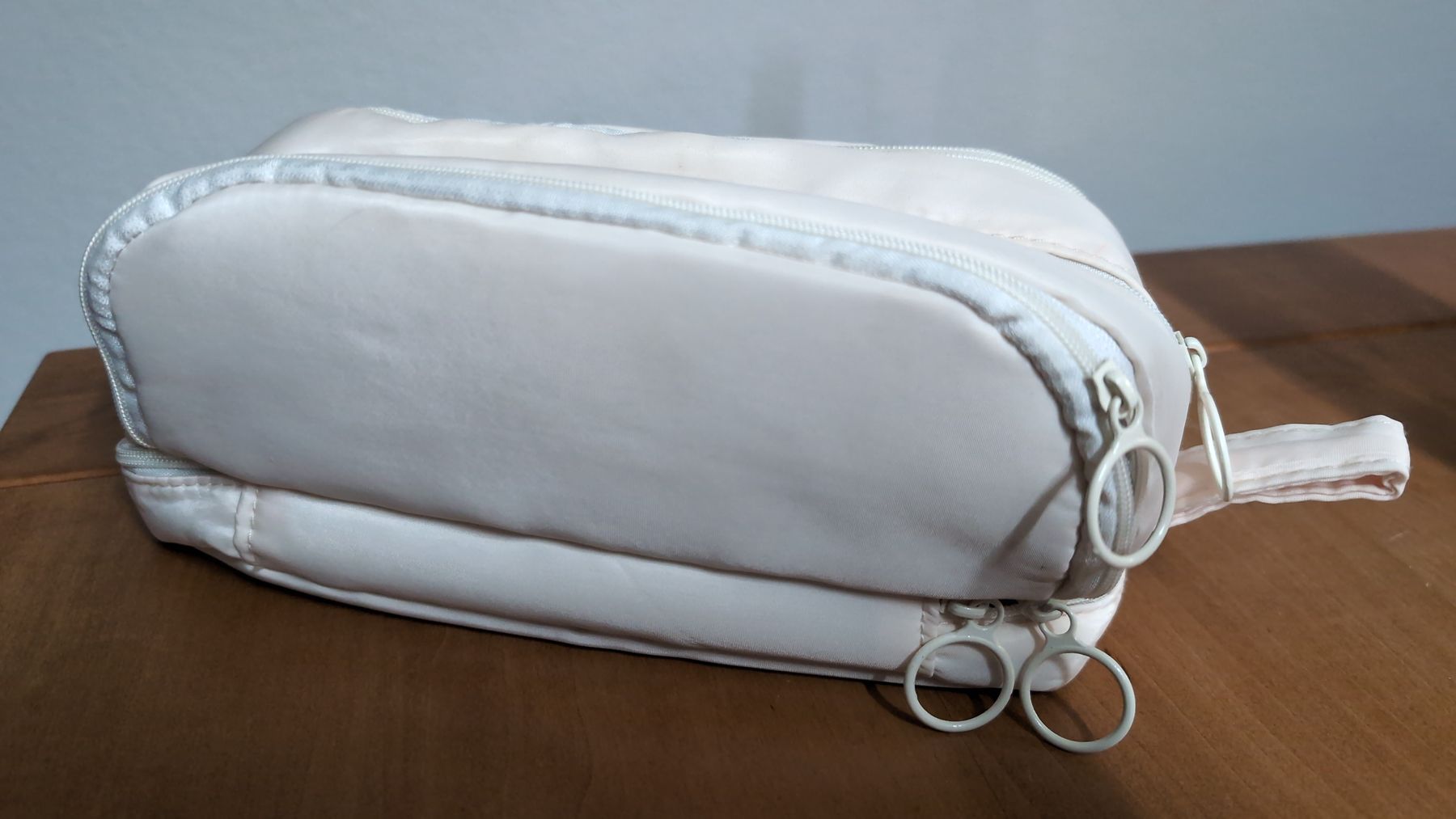 Astucci : Etui hellbeige mit vier Fächern guter Zustand – Usato da Hochdorf venduto da Wulai 1
