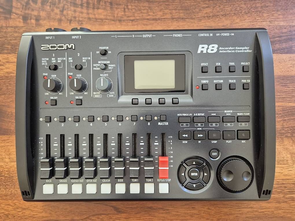 Aufnahmegeräte: ZOOM R8 Recorder / Interface – Gebraucht aus Baden von Swarm 1