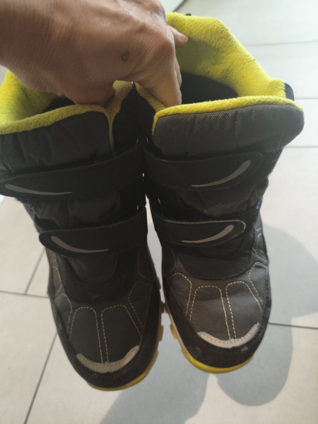 Scarpe da donna: scarponcini da camminata adatti per la neve – Usato da Bioggio venduto da OresteIronix 1