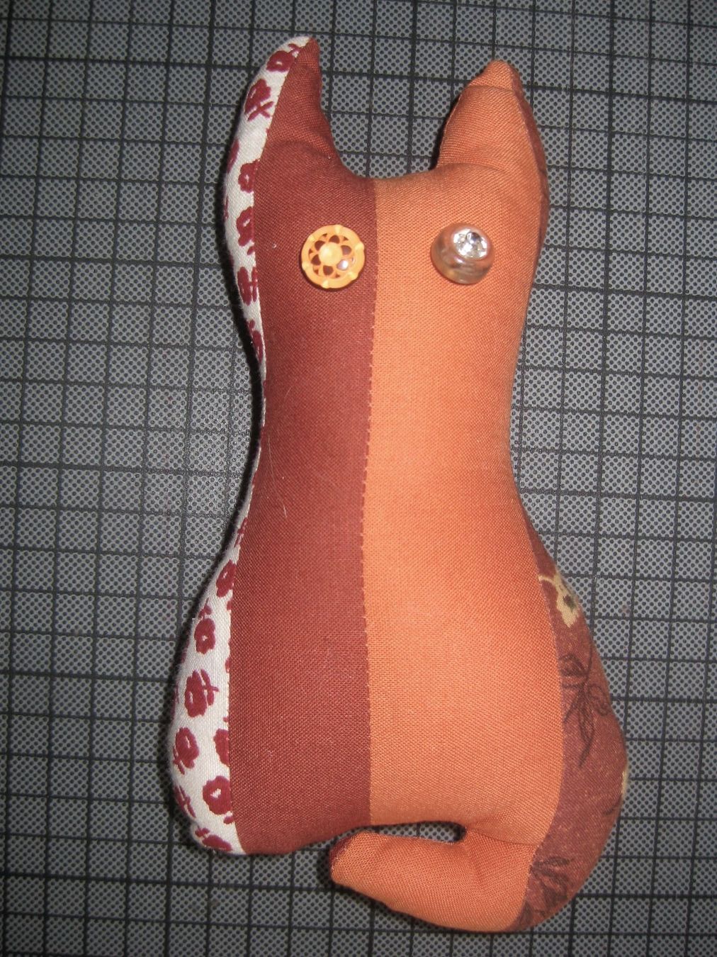 Cuscini: Nadelkissen Katze, Patchwork Handarbeit – Nuovo (secondo la descrizione) da Kriens venduto da Kraeutergarten