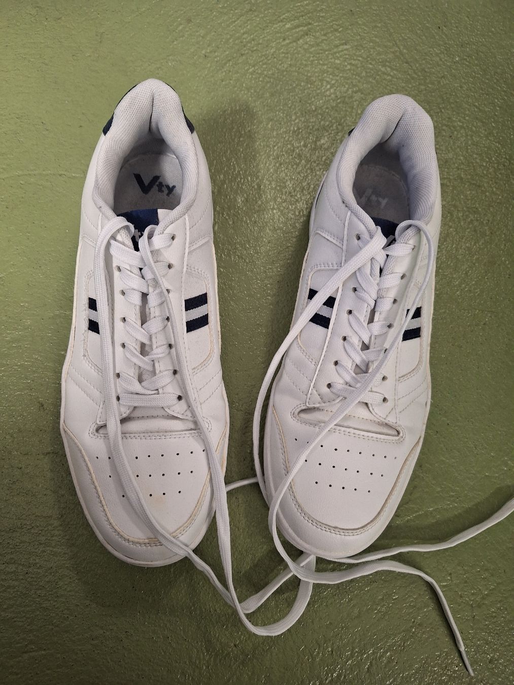 Scarpe da uomo: weisse Turnschuhe – Usato da Niederglatt ZH venduto da Bobsli