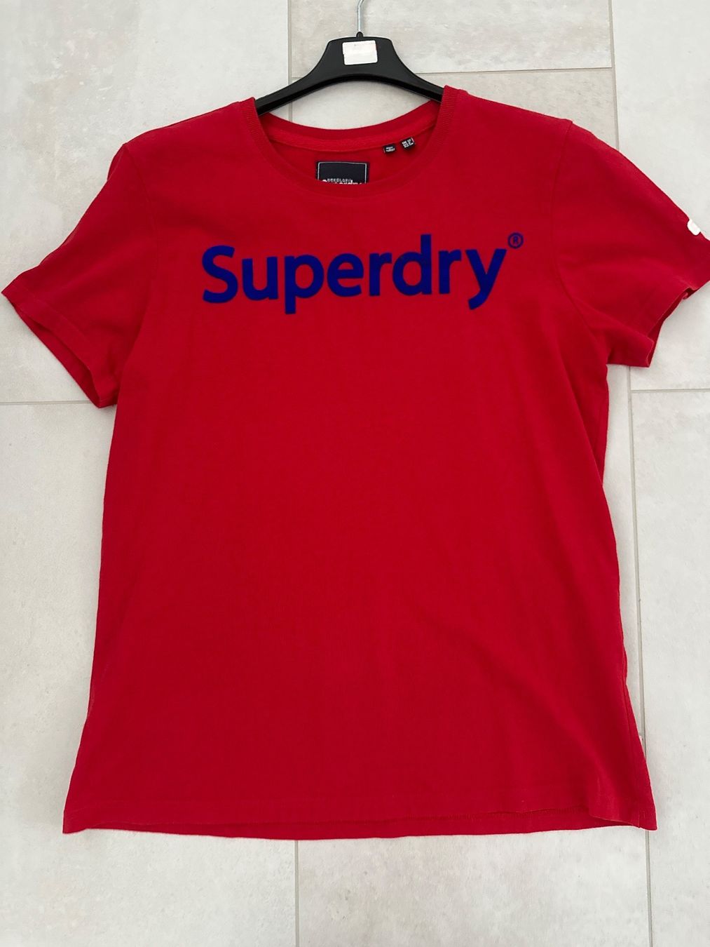Superdry T-shirt: Damen Superdry T-Shirt rot – Usato da Zug venduto da Hehe