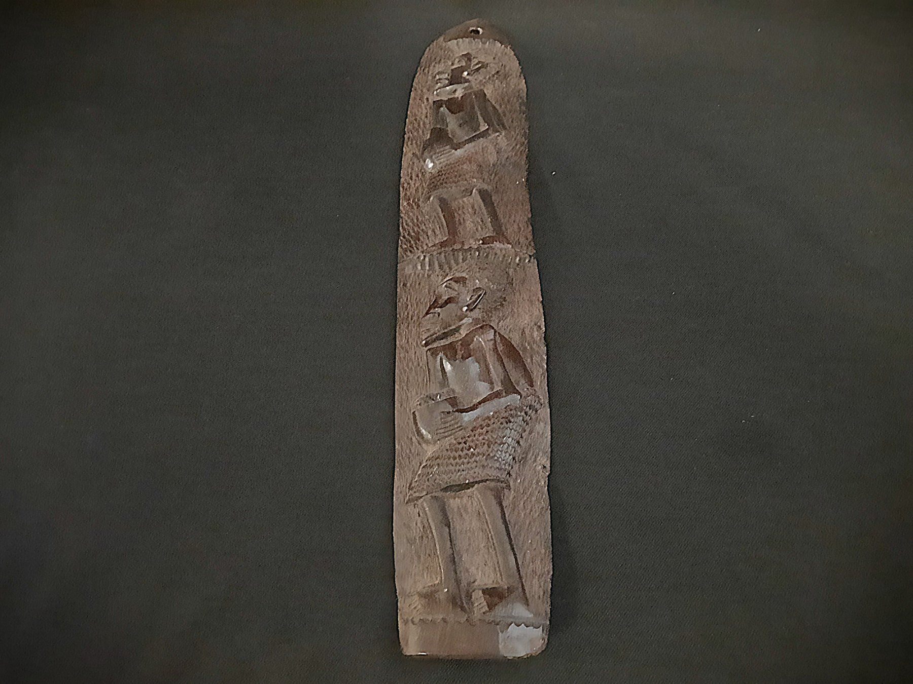 Skulpturen & Statuen: Afrikanisches Relief auf Ebenholz Schild – Gebraucht aus Beinwil am See von Restwert_Beinwil 4