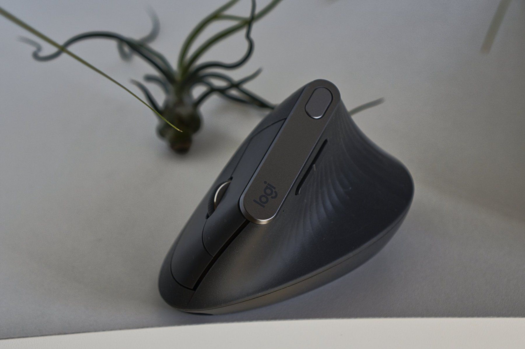 Logitech Mouse: Logitech MX Vertical ergonomische Maus kabellos Bluetooth – Usato da Zürich venduto da rob_6wwv 4