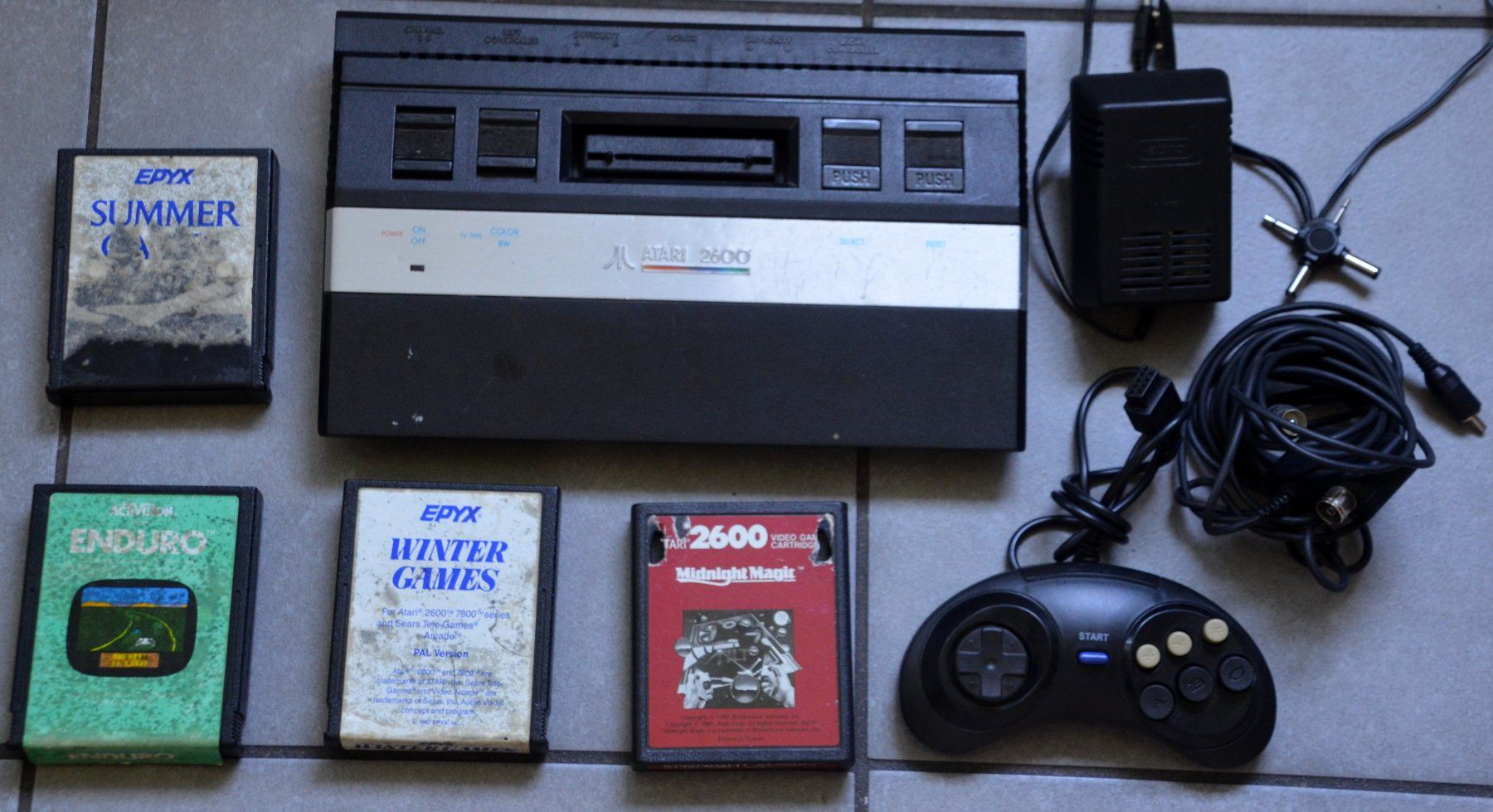 Atari Konsolen: Atari 2500 – Gebraucht aus Collonges von arashee
