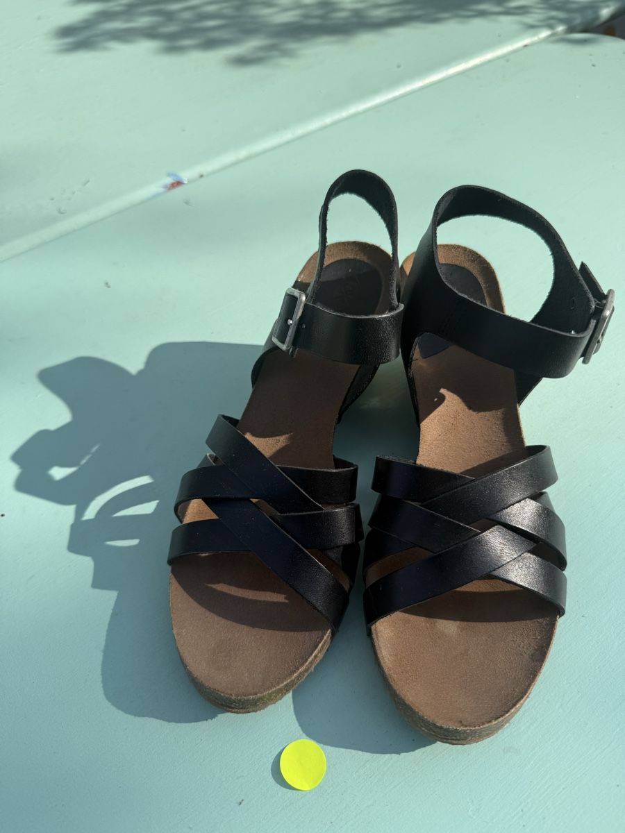 Kickers Scarpe da donna: Kickers Sandalen schwarz Grösse 39 Keilabsatz Leder – Usato da Maur venduto da Marie.5