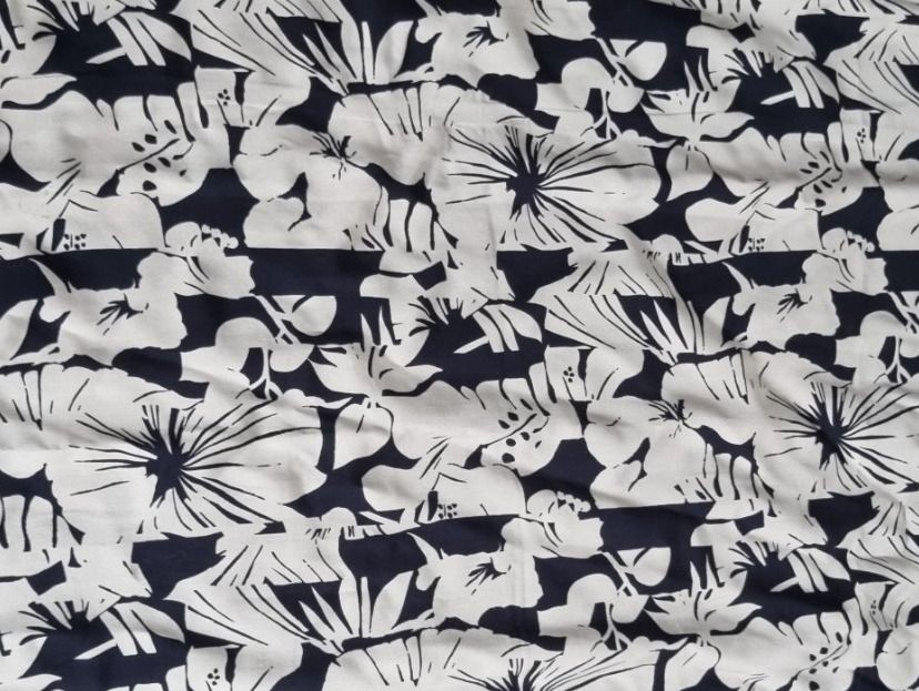 Tessuti: Stoff Viscose mit Blumen Muster – Nuovo e nell'imballaggio originale da Geroldswil venduto da Agapanthus22 2