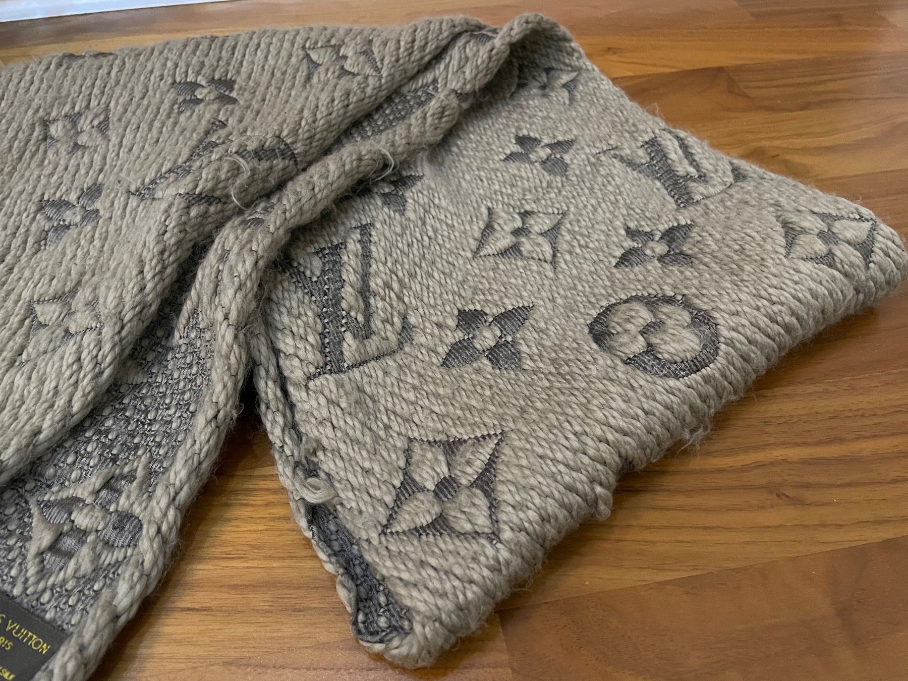 Louis Vuitton Foulard & Sciarpe: Louis Vuitton Schal Logomania – Usato da Hittnau venduto da LuxAndMore 2